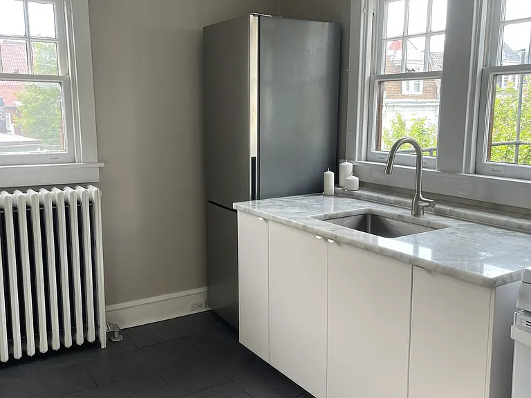 433 Windsor St #3 — Photo 8