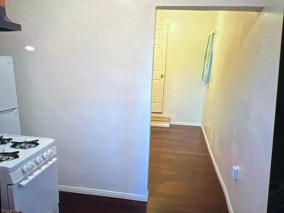 3rd image of 826 N Vendome St #1