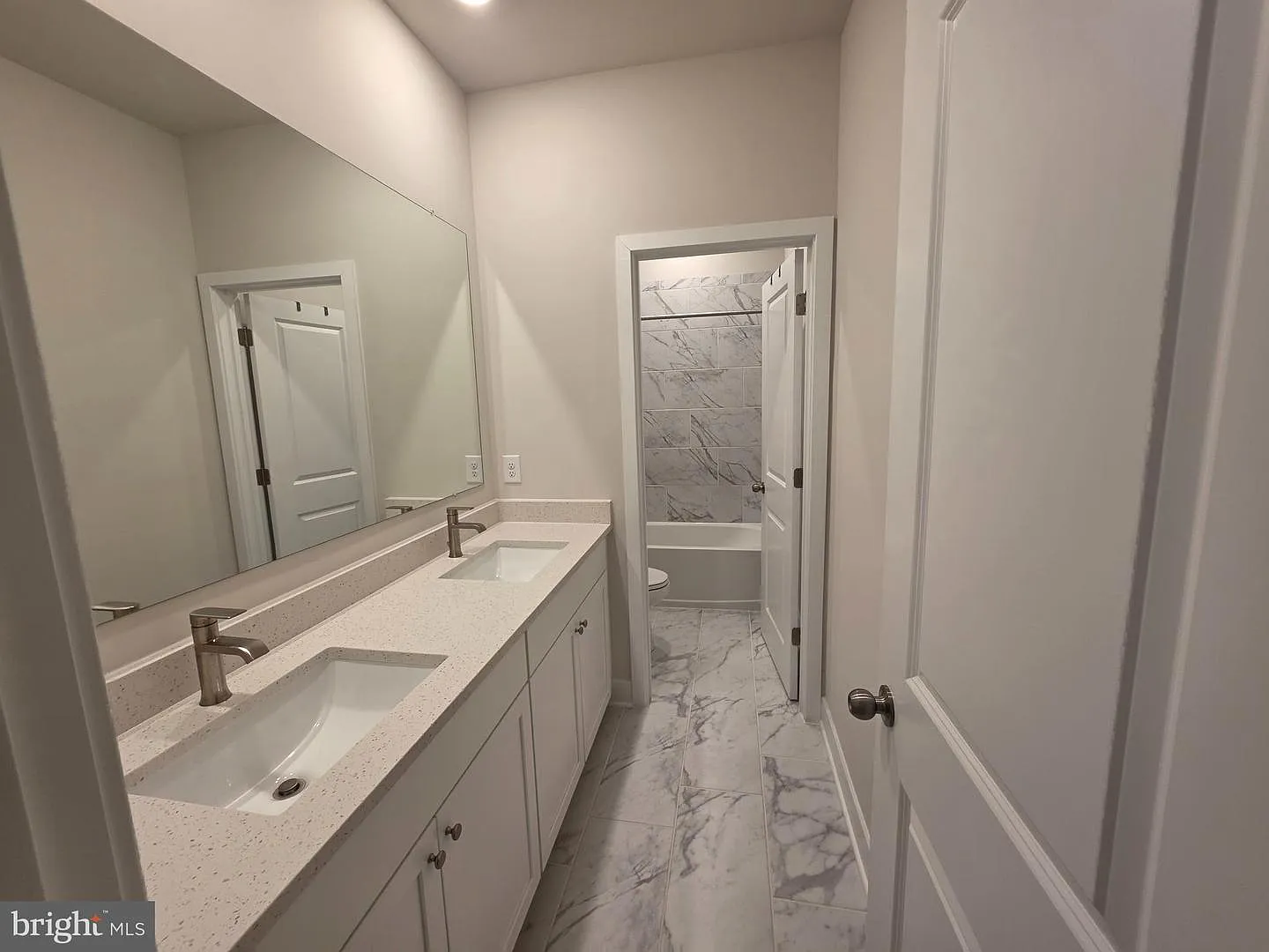 3 bed, 2.5 bath, 3700 sqft, $2,600 — Photo 2