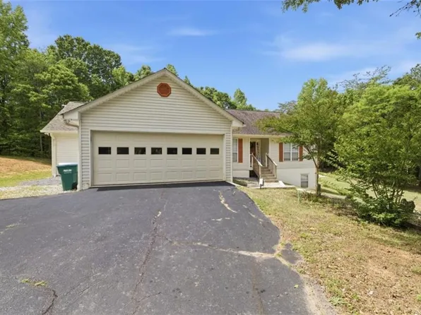 949 Smallwood Dr, Commerce, GA 30529