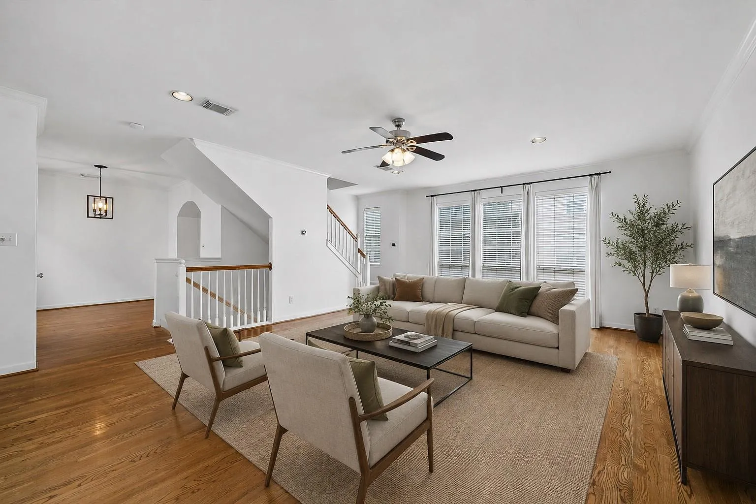 3 bed, 2.5 bath, 1664 sqft, $3,200 — Photo 2