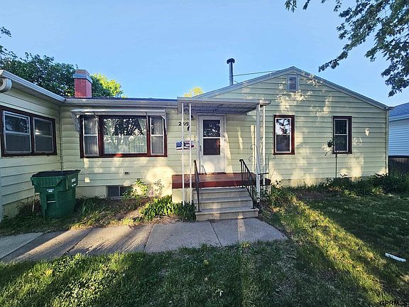 2nd image of 2419 Grand Island Ave