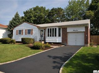 31 Headline Rd, Deer Park, NY 11729