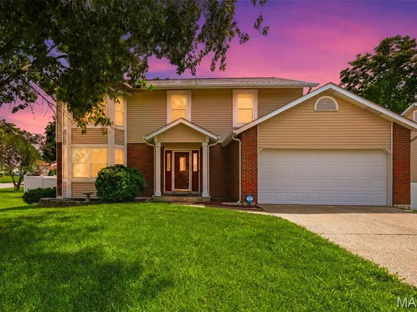 1296 Robertridge Dr, Saint Charles, MO 63304