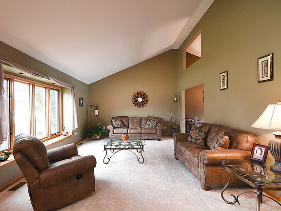 4th image of 2852 Sharon Dr