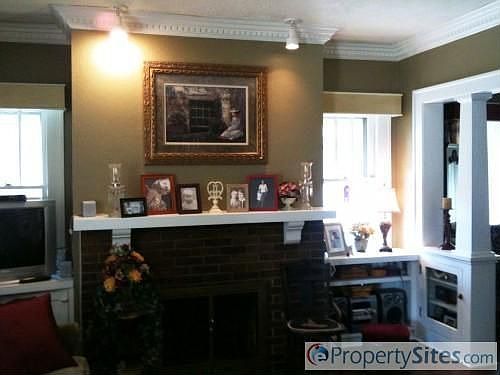 5th image of 610 E Main St