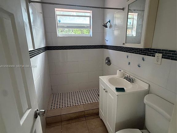 3rd image of 14 NW 169th St #2