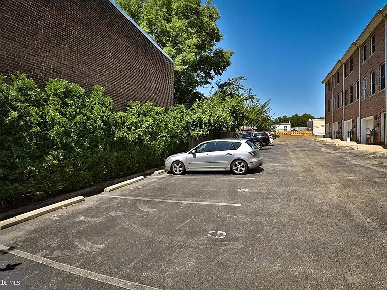 406 Leverington Ave #F — Photo 2