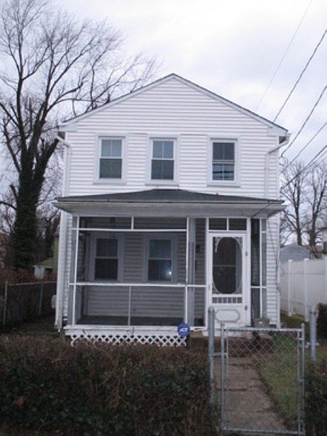 1st image of 912 Smithville St