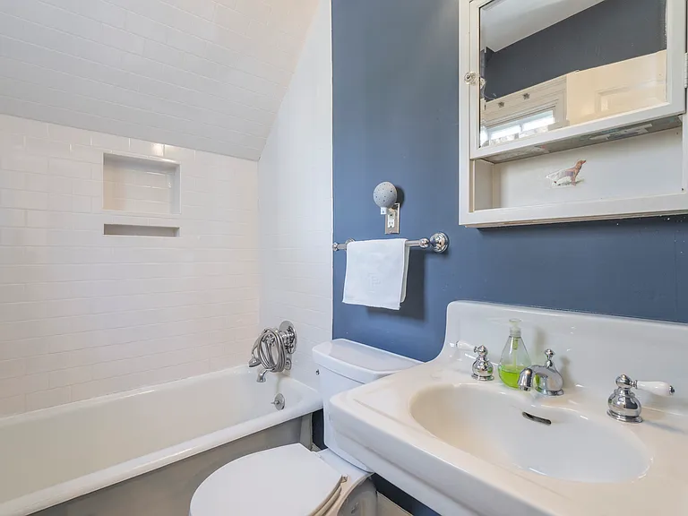 601 Harriton Rd — Photo 30
