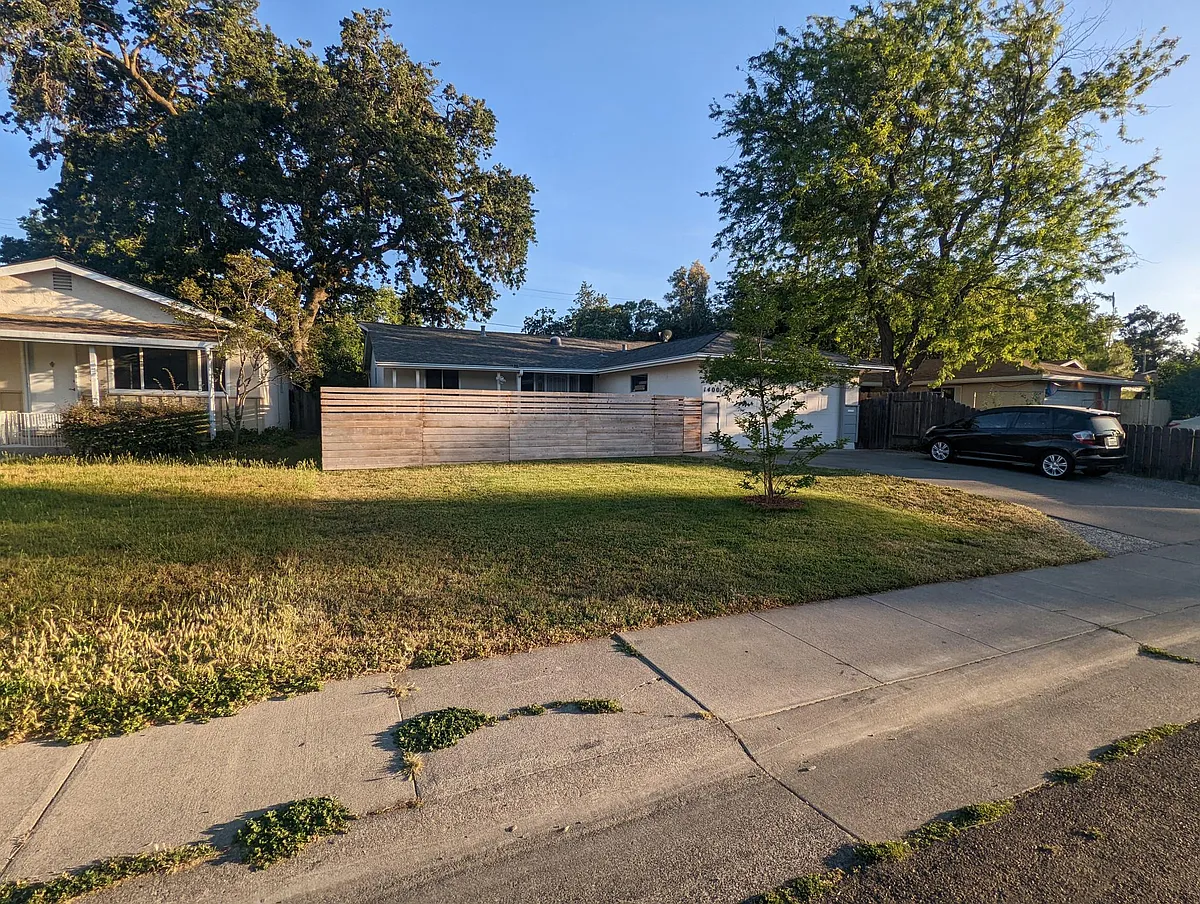 Building Photo - 1400 Claremont Dr