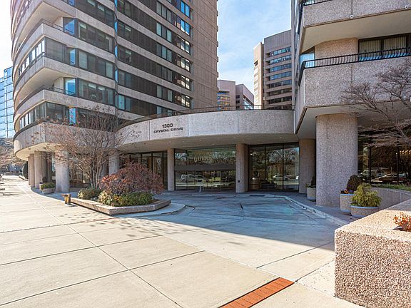3rd image of 1300 Crystal Dr APT 401