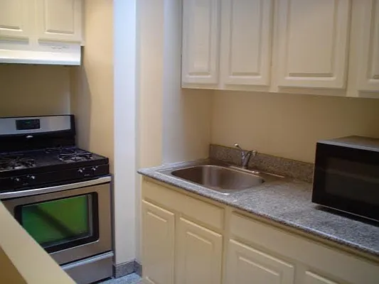 Rented by Chartwell Manhattan Realty | media 39