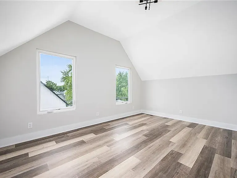 811 E Minnesota St — Photo 38