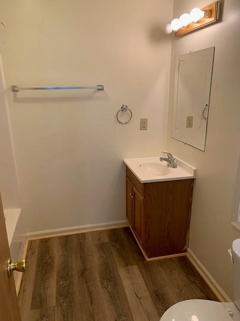 119 W Market St — Photo 4