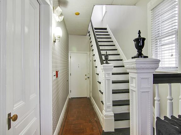 Hallway up to the Apartment