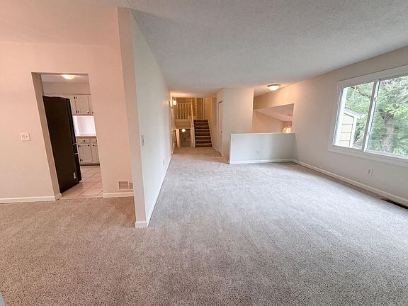 3rd image of 2509 Oakwood Dr