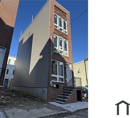 2nd image of 1946 N Darien St