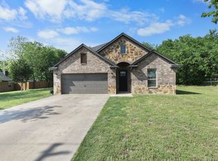 203 Newton St, Valley View, TX 76272