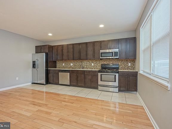 3rd image of 410 N Wiota St