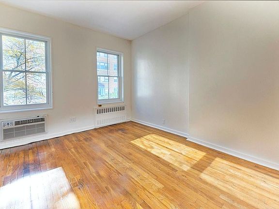 5th image of 220 E 18th St APT 4