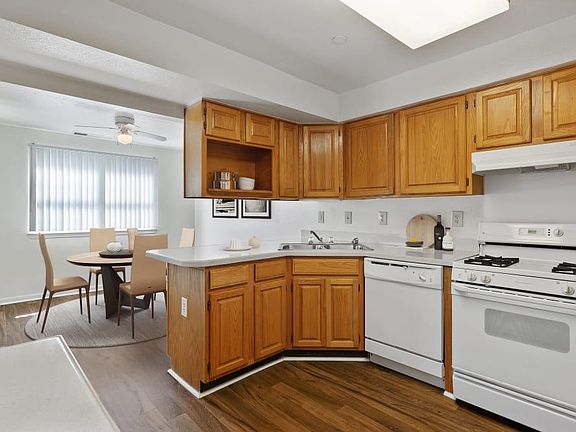 5th image of 1100 Priory Pl #F46945438