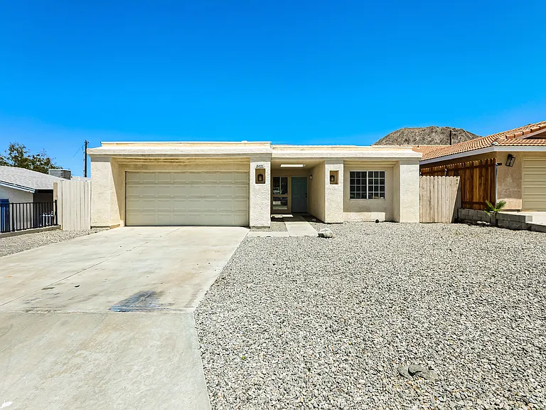 54120 Avenida Rubio — Photo 1