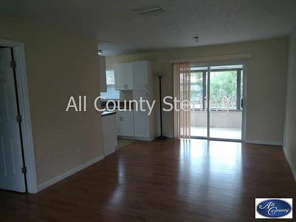 4th image of 132 Exeter Ave