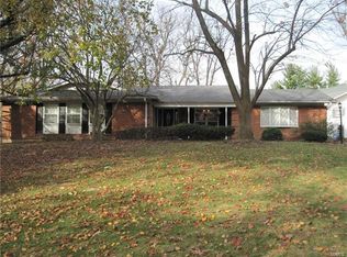 777 Country Manor Ln, Saint Louis, MO 63141