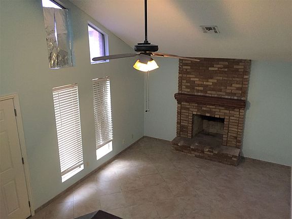 3rd image of 817 E Del Mar Blvd
