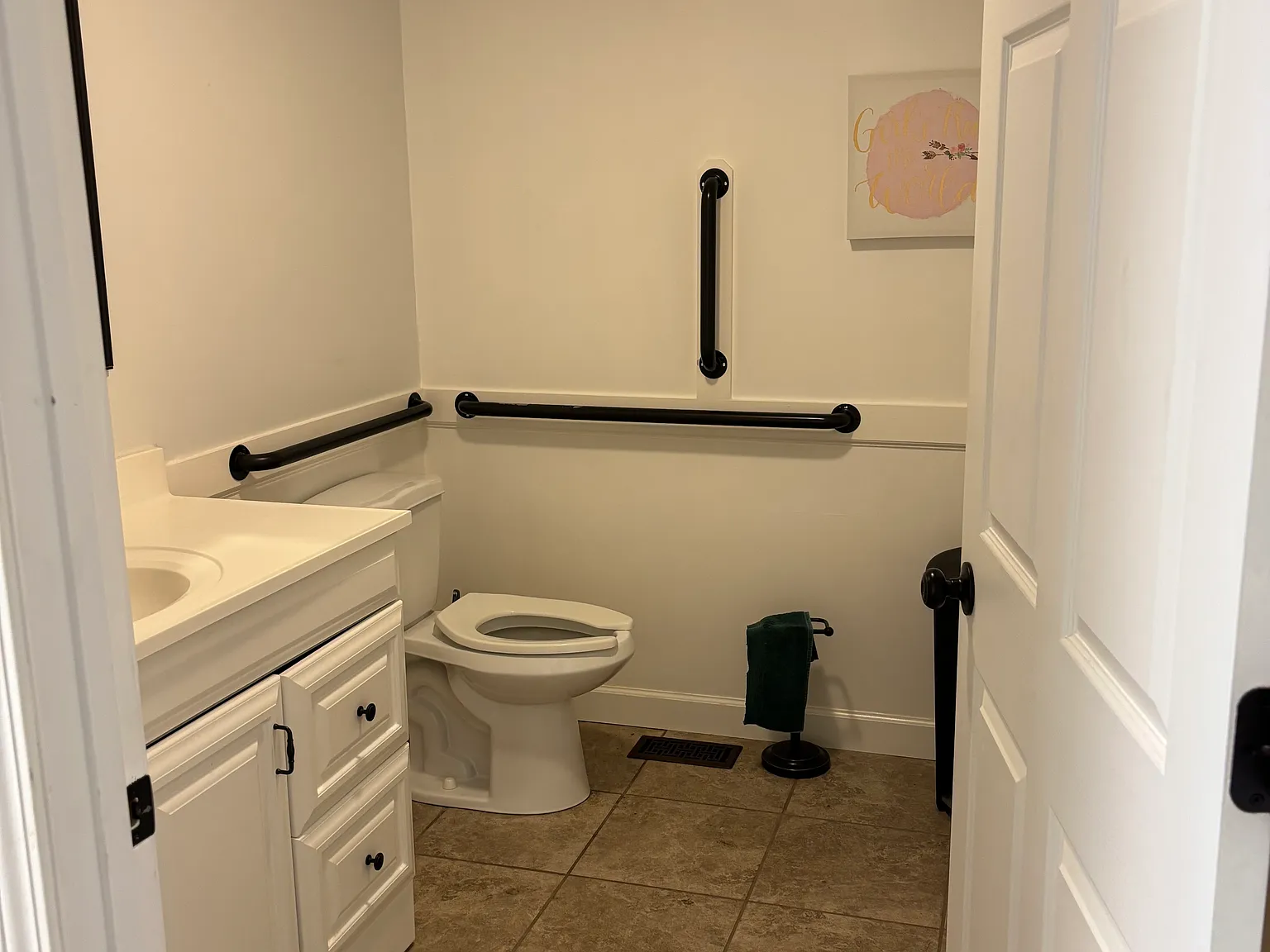 Studio, 1000 sqft, $600 — Photo 3