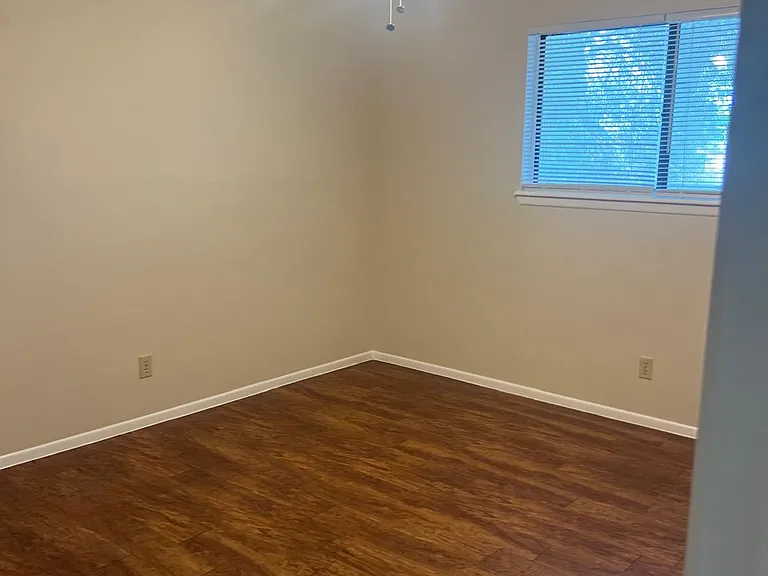 909 Castle Heights Dr #B — Photo 13