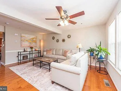 7058 Oak Grove Way — Photo 5