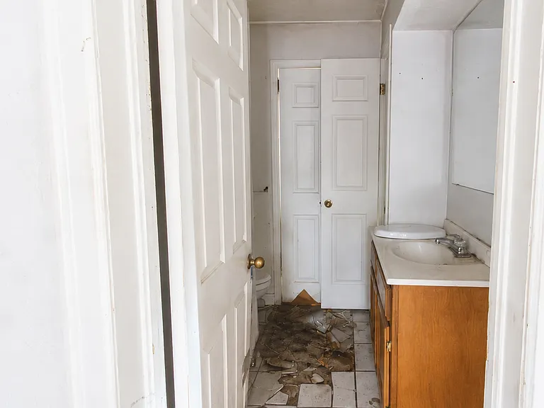 304 W Fort Scott St — Photo 6