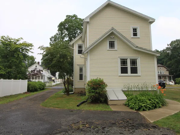 10 Church St, Plantsville, CT 06479