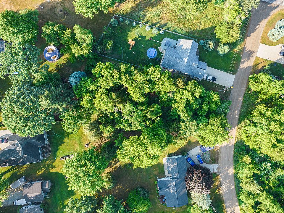 1st image of 109 Brooks Dr