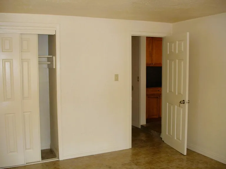 5857 Lynn St — Photo 15