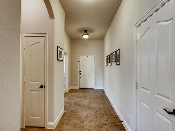 3rd image of 905 Langford Ct