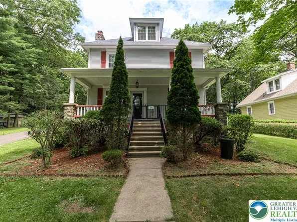 26 Center Ave, Mount Pocono, PA 18344