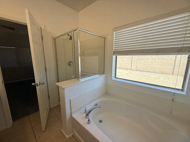 902 E Dee St — Photo 16