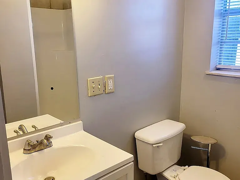 808 N Janeway Ave — Photo 2