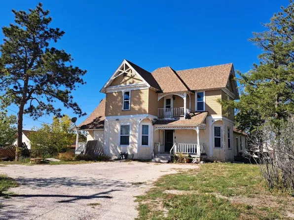 343 W 4th St, Chadron, NE 69337