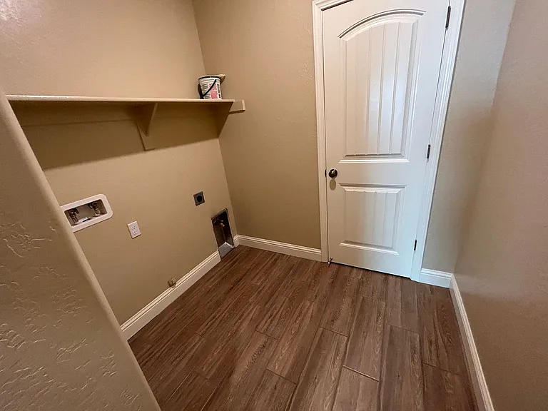 1025 S Crumal St — Photo 15