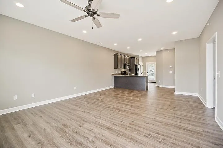 509 Concord Dr — Photo 2