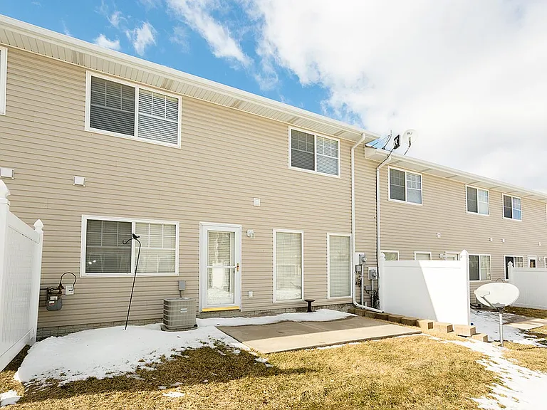 6910 Milan Dr — Photo 32