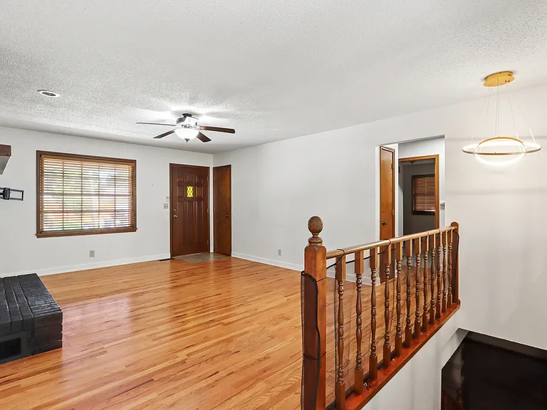 7405 W 74th St — Photo 23