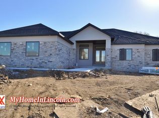 1919 Ridgeline Dr, Lincoln, NE 68512