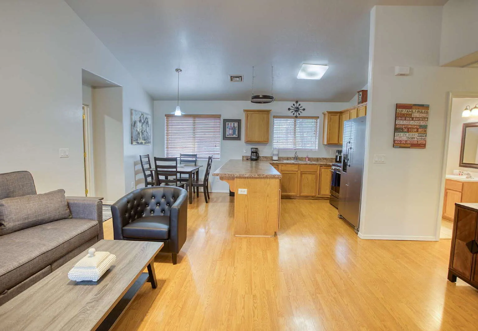 3 bed, 2.0 bath, 1200 sqft, $2,100 — Photo 4