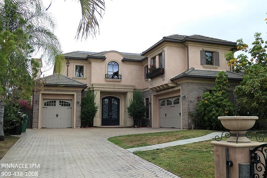 1st image of 611 W Palm Dr