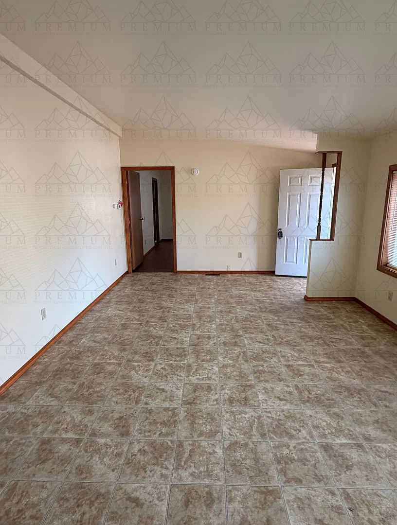 4 Bedroom 2 Bath - Hood River — Photo 2